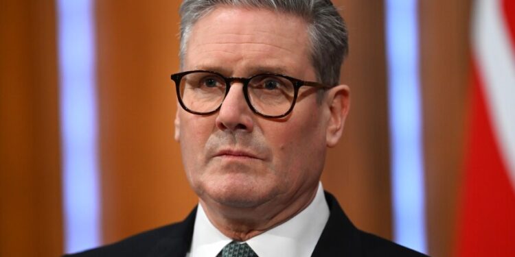 Starmer asegura que Putin deberá sentarse «tarde o temprano» en la mesa de negociación