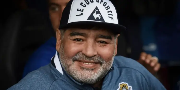 Detienen al custodio de Diego Maradona por falso testimonio en el juicio