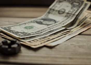 Aumenta el precio del dólar en el mercado negro en Cuba, ¿a cuánto ascendió?