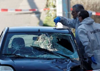 Una persona muere al arrollar un coche a una multitud en Alemania, según la policía