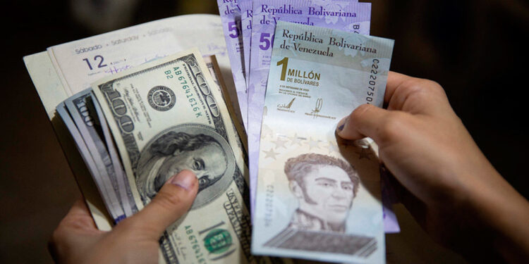 El dólar paralelo cayó a 97,14 bolívares: un descenso de 9,2% en tres días
