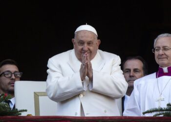 El papa Francisco consolida mejoría tras 25 días hospitalizado y ya no está en «peligro inminente»