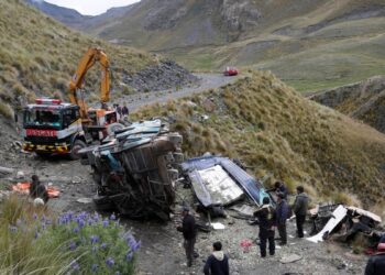 Al menos 15 personas mueren en Bolivia en ruta donde hace dos días otro accidente cobró 37 vidas
