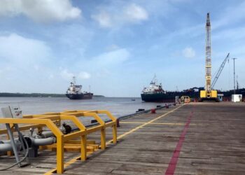Guyana afirma que buque venezolano entró a área petrolera en sus aguas territoriales