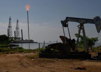 Estiman que imposición de arancel a países que adquieran petróleo venezolano «es una guerra» en contra de Venezuela