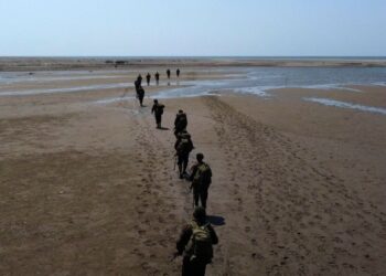 Militares de Guatemala patrullan frontera con México para enfrentar la amenaza del crimen organizado