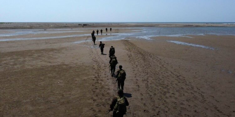 Militares de Guatemala patrullan frontera con México para enfrentar la amenaza del crimen organizado