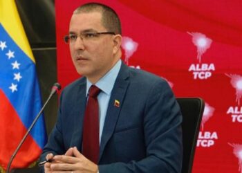 Jorge Arreaza denunció que Bukele crea campos de concentración contra migrantes venezolanos en El Salvador