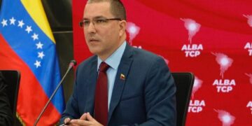 Jorge Arreaza denunció que Bukele crea campos de concentración contra migrantes venezolanos en El Salvador