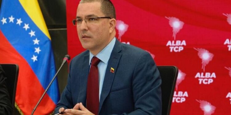 Jorge Arreaza denunció que Bukele crea campos de concentración contra migrantes venezolanos en El Salvador