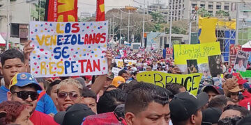Venezolanos marchan este martes en Caracas en apoyo a migrantes detenidos en El Salvador