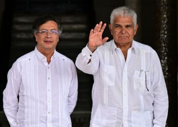 Panamá y Colombia «colaborarán» para dar «trato humanitario» a migrantes en retorno al sur