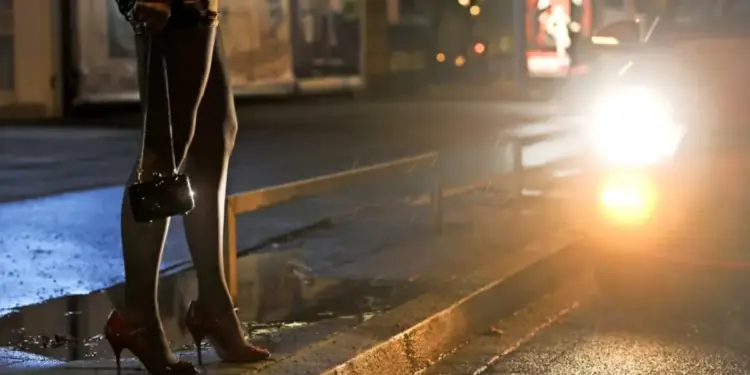 España desarticula red que prostituía a venezolanas y colombianas las 24 horas del día