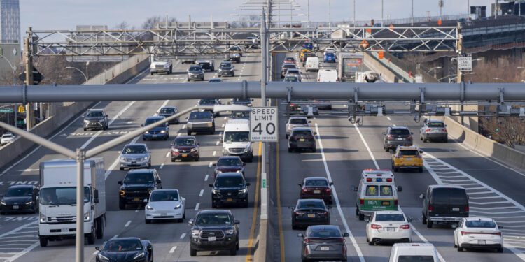 El precio de los vehículos en EE.UU. puede subir hasta en 15.000 dólares por los aranceles de Trump