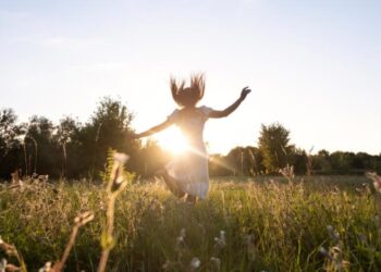 Estos son los 10 países más felices del mundo en 2025, según el ranking mundial