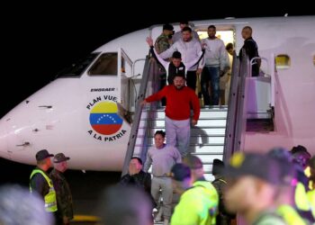 Venezuela anuncia que los vuelos de repatriación “no se reanudarán hoy por problemas climáticos” en EEUU