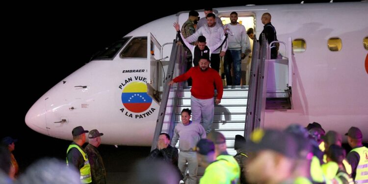 Venezuela anuncia que los vuelos de repatriación “no se reanudarán hoy por problemas climáticos” en EEUU