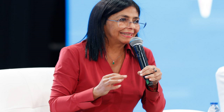 Vicepresidenta Delcy Rodríguez reitera exigencia a El Salvador para que retorne a connacionales de inmediato