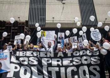 María Corina Machado elogia ruta por la libertad de los presos políticos; familiares exigen mesa de diálogo