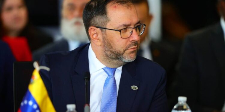 Yván Gil rechazó en la IX Cumbre de la CELAC la guerra arancelaria liderada por EE.UU. y las sanciones económicas de Trump contra Venezuela