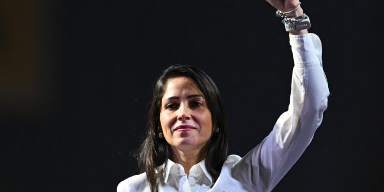 La correísta González dice que exigirán «que abran las urnas» si hay «fraude» en Ecuador