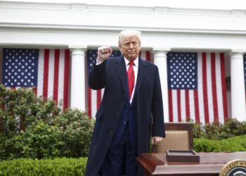 Trump incluye a Venezuela en su guerra comercial: fija aranceles del 15 % a sus importaciones