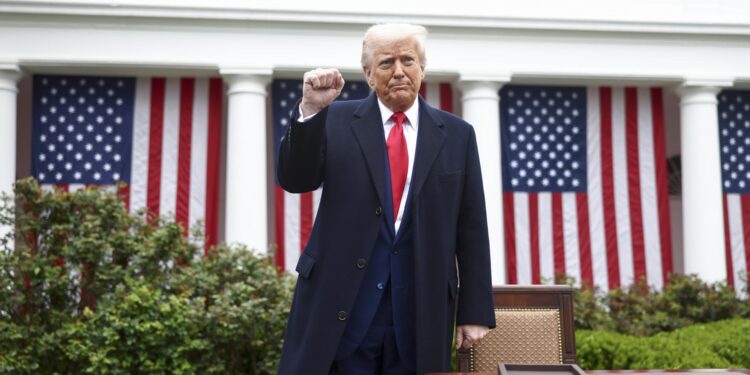 Trump incluye a Venezuela en su guerra comercial: fija aranceles del 15 % a sus importaciones