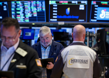 Wall Street reacciona a la baja tras cerrar la sesión al arancel global del 10% de Trump