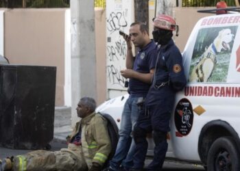 Rescatan con vida al merenguero Rubby Pérez tras desplome de techo en discoteca