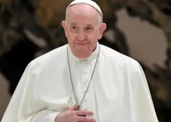 El papa Francisco muestra mejoría y podría reaparecer en público este domingo