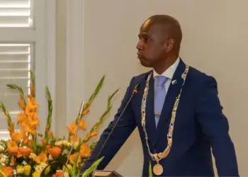 Gobernador de Bonaire advierte sobre posible «amenaza militar» procedente de Venezuela