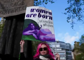 Reino Unido: Corte Suprema excluye a trans del término «mujer» en la ley de igualdad