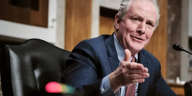 Senador admite que EE.UU. vive una crisis constitucional luego de enviar por error a un hombre a El Salvador