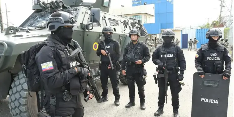 Al menos 12 personas asesinadas en ataque a gallera en Ecuador, una de las peores masacres del año