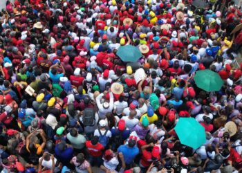 Diosdado Cabello: Gobernadores, alcaldes y diputados deben ir a la calle junto al pueblo