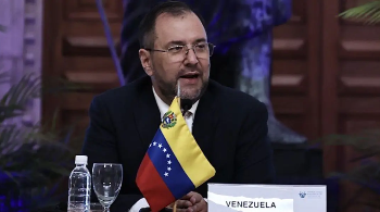 Gil: “Las sanciones son un crimen y deben ser abolidas de manera incondicional”