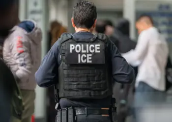 Gobernadora de Nueva York exige que devuelvan a tres estudiantes menores de edad detenidos por el ICE