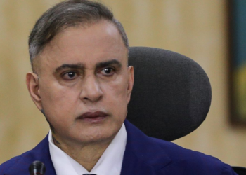 Fiscal General Tarek William Saab envía carta a Volker Türk de la ONU sobre migrantes venezolanos en el Cecot de El Salvador