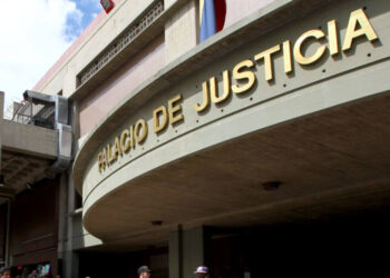 Hombre acusado de abuso sexual se arrojó al vacío en el Palacio de Justicia de Caracas