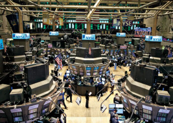 Wall Street abre con fuertes caídas en torno al 4 %