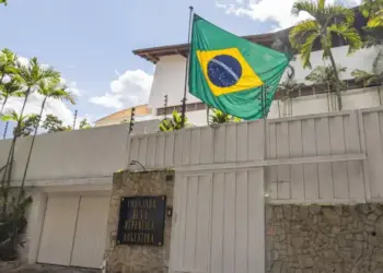 Cruz Roja Venezolana brindo asistencia a asilados en la Embajada de Argentina