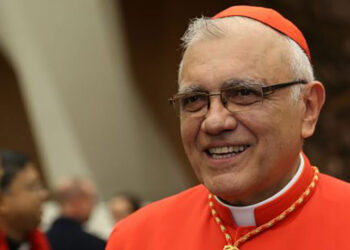 Cardenal Porras se solidariza con víctimas de guerras y crisis en Domingo de Ramos