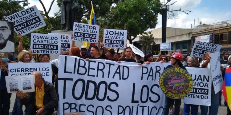 La ONG Foro Penal cifra en 890 los «presos políticos» en Venezuela
