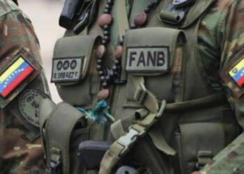 Militares venezolanos detienen a cuatro personas por transportar de 156 kilos de cocaína