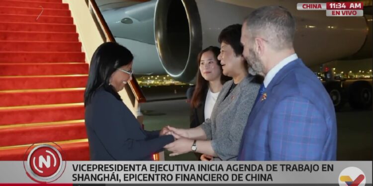 Vicepresidenta Delcy Rodríguez llega a Shanghái para continuar con visita de trabajo en China