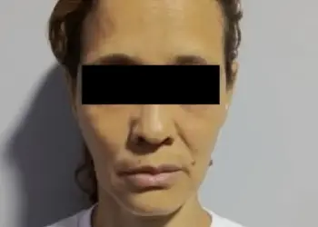 Detienen a una mujer que quemaba a sus tres hijos con cucharillas calientes cuando se molestaba