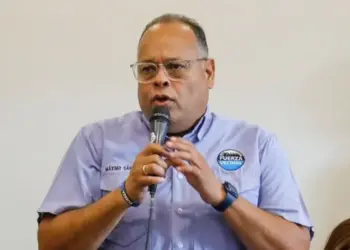 Máximo Sánchez formalizó su inscripción como candidato a la Gobernación de Miranda