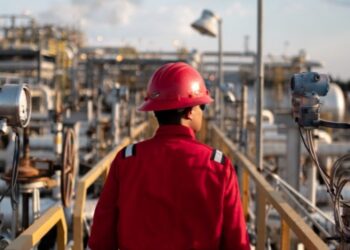 Buques hacen cola en puerto occidental de Venezuela para cargar crudo antes del fin del alivio de sanciones