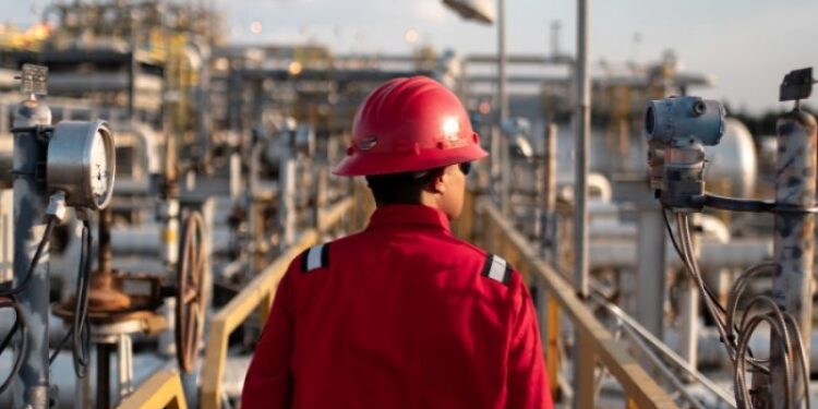 Buques hacen cola en puerto occidental de Venezuela para cargar crudo antes del fin del alivio de sanciones