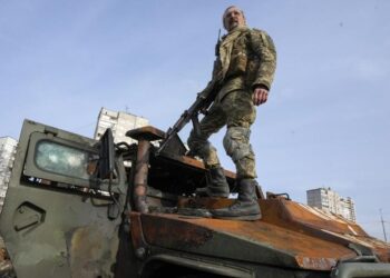 Moscú acusa a Kiev de romper la tregua y Zelenski insiste en que no reducirá su Ejército